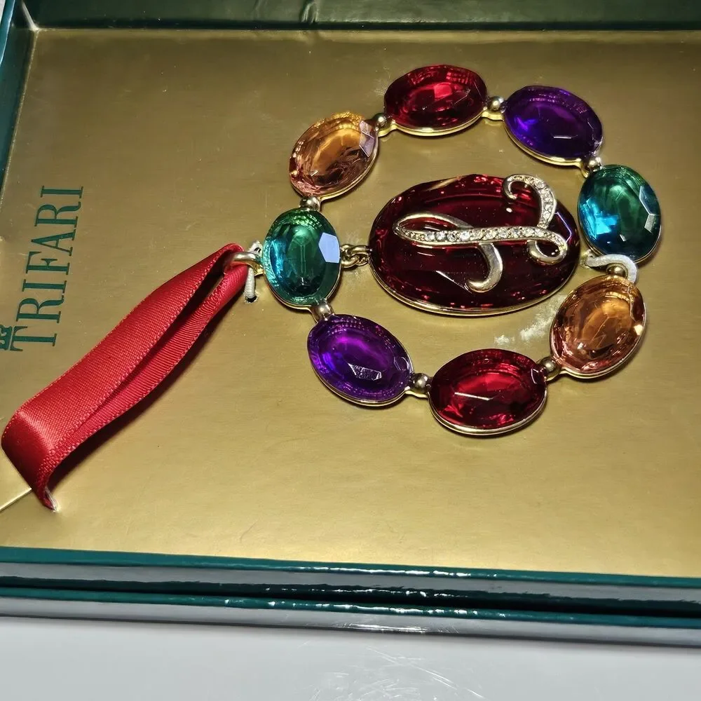 Crown Trifari crown trifari